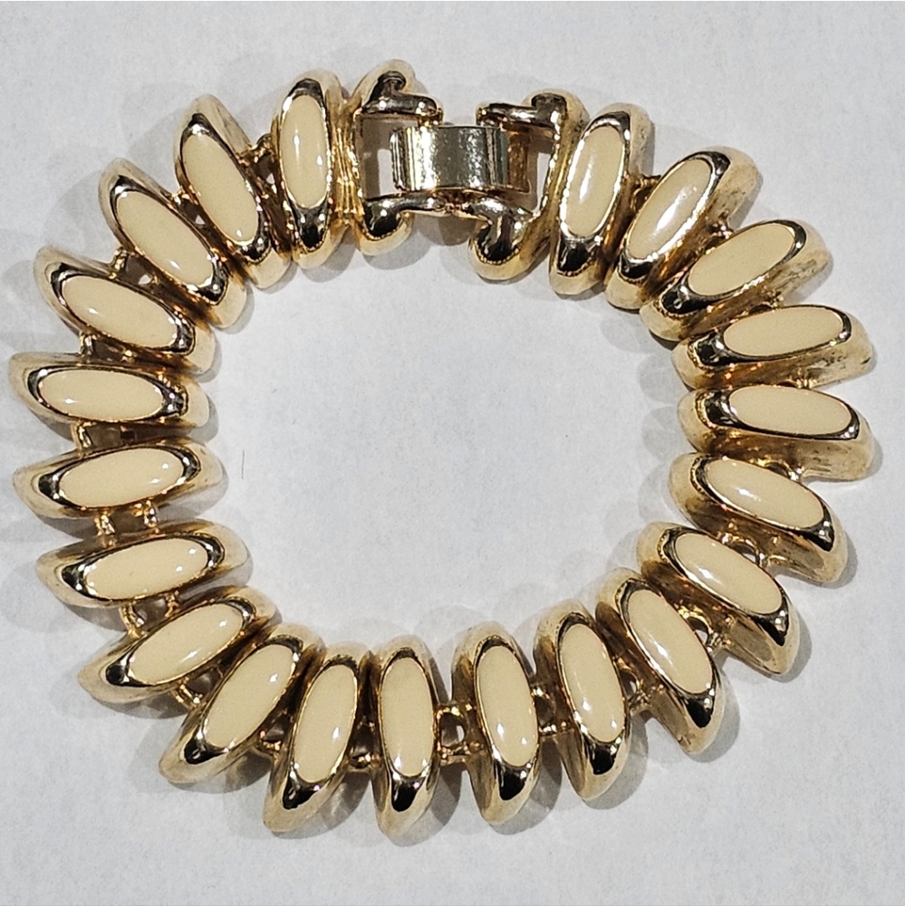 Monet Enamel Bracelet Simple Elegance Vintage L👀K 80s